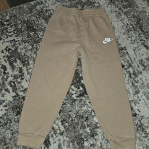 Boys nike jogger size 7 Tan unisex Great condition